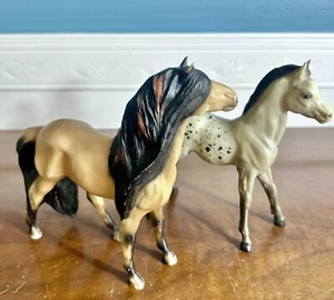 2 Vintage Breyer Pferd grau Appaloosa Araberfohlen mit Flecken & Mesteno Hengst - Bild 1 von 22