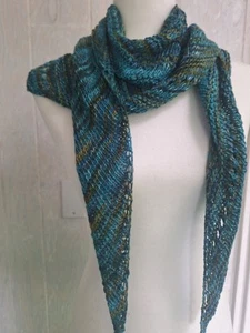 Handgestricktes Dreieckstuch - Bild 1 von 2