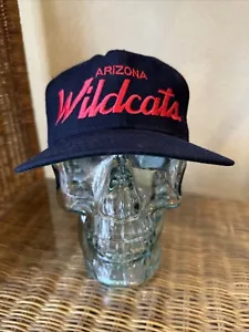 Cappello snapback vintage anni 90 Arizona Wildcats scritta NCAA University raro gemelli - Foto 1 di 12