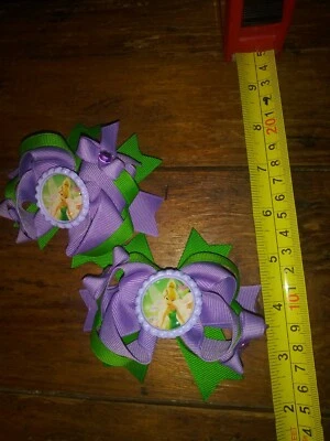 Usado en excelente estado moños para el cabello pasadores clip coleta conjunto niñas Tink Fairy Fairies verde púrpura Foto 1 de 2