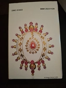 Kit ornamento vintage Mary Maxim Design Works rosa e oro con perla 3" #6422 - Foto 1 di 1
