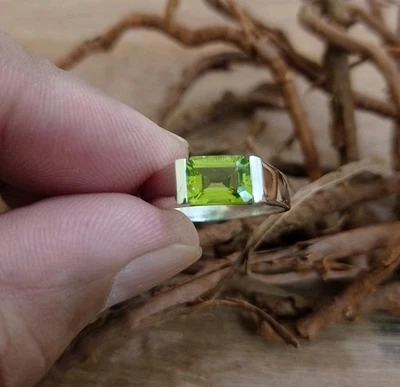 Anillo de peridoto natural, anillo de plata de ley 925 hecho a mano para hombre, anillo de piedra de nacimiento, Foto 1 de 4
