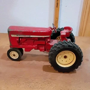 Vintage Ertl International Harvester Red Scale Diecast Tractor Replica - Bild 1 von 8