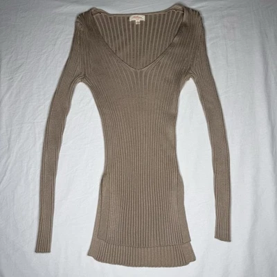 Camisa Forever 21 Beige Tejida Mangas Largas Redonda Cuello en V Mujer’s Talla Pequeña Foto 1 de 4
