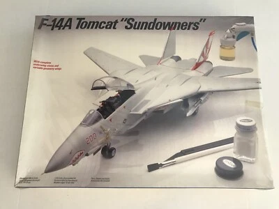 Fugimi Testors 1/48 F-14A Tomcat Sundowners Plastic Model Kit 327 SEALED 1990 - Image 1 of 4