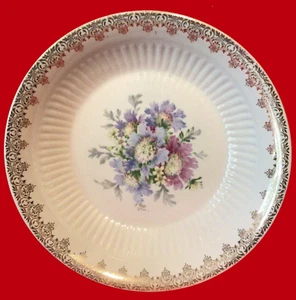 ROYAL CHINA SERVING BOWL HERITAGE 22 K GOLD VINTAGE FLORAL 9” - Picture 1 of 12