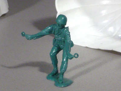 Marx Vintage Paratrooper with TWO Parachutes. Extremely rare, perfect. - Image 1 of 4