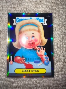 Cubo de basura niños cromo serie 1 refractor L10b Libby Stick perdido GPK Topps OS1 - Imagen 1 de 2