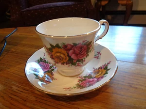 QUEEN ANNE BONE CHINA ENGLAND CUP & SAUCER YELLOW PINK ROSES - Imagen 1 de 3