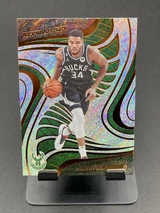 2022-23 Panini Revolution Giannis Antetokounmpo #73 Milwaukee Bucks - Bild 1 von 2