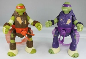 PLAYMATES 2013 LOTTO DI 2 FIGURINE TEENAGE MUTANT NINJA TURTLES THROW N BATTLE TMNT - Foto 1 di 12