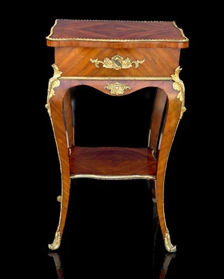 TABLE D APPOINT EN MARQUETERIE ORNÉE DE BRONZE DORÉ  ÉPOQUE NAPOLÉON III - Photo 1/4