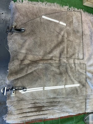 Par de vidrios y pestillos de ventana de cuarto de vidrio alemán VW Volkswagen Ghia OEM Foto 1 de 4