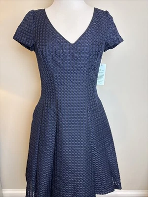 Nuevo con etiquetas Vestido Nuevo by Shani Azul Marino Tejido Texturizado Ajuste y Acampanado Azul Mujer’s Talla 2 Foto 1 de 4