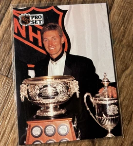 1991-92 Pro Set Wayne Gretzky #324 - Art Ross & Lady Byng Trophy Card - Bild 1 von 3