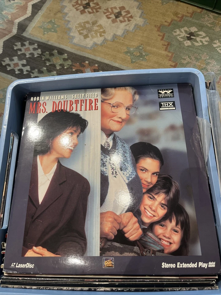 VERY GOOD Mrs. Doubtfire 1993 Laserdisc Widescreen Extended play Robin Williams  - Image 1 of 1