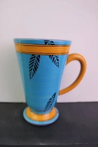Großer Kunst Metall Kaffeebecher handbemalt signiert schwarz abstrakt Fisch auf blau gelb - Bild 1 von 11