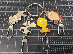 1999 Warner Bros Looney Tunes Key Ring Keychain Baby Taz Tweety Bugs & Sylvester - Picture 1 of 1