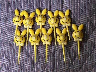 10 palitos vintage de cupcake de coelho de plástico rígido amarelo - Imagem 1 de 4