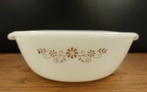 Vintage Dynaware PYR-O-REY Brown Daisy Milk Glass Casserole Dish - Picture 1 of 10