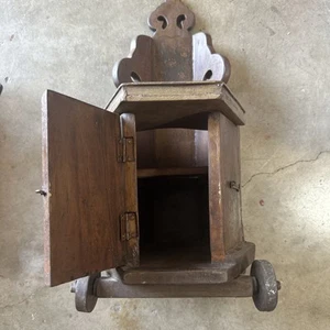 Antiker rustikaler verzierter geschnitzter bemalter Puppenständer aus Holz um 1800 Americana - Bild 1 von 13