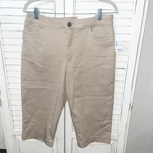 NWT Christopher & Banks Sz 8 Avg Khaki Skimmer Relaxed High Rise Bermuda Shorts - Picture 1 of 4