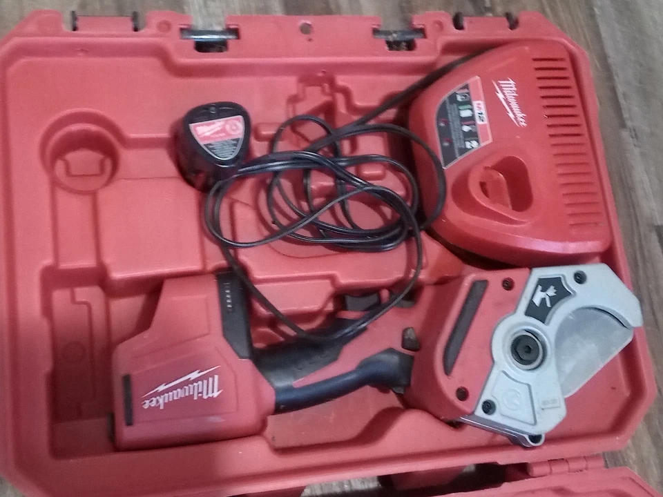 Milwaukee M12 2470-20 Plastic Pipe Shear Kit - Red - Image 1 of 1