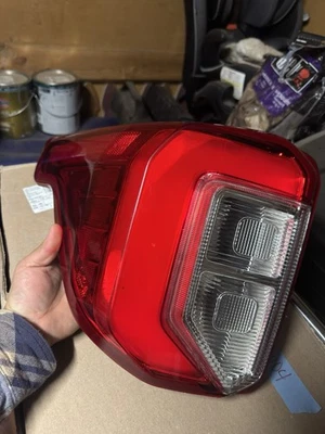 Luz trasera izquierda halógena Ford Explorer 2020-2024 con anillo LED Plug And Play Foto 1 de 4