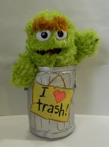 Sesamstraße Plüschtier Oscar der Grouch Stofftier "I Love Trash" Dose 13 Zoll - Bild 1 von 8