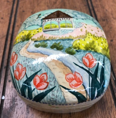 Caja decorativa vintage pintada a mano hecha en la India papel maché abovedada superior Foto 1 de 4