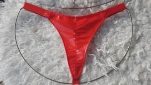 Lackstring rot mit Vordernaht, roter Ministring, Lackleder Damenstring v. Laexa - Bild 1 von 1