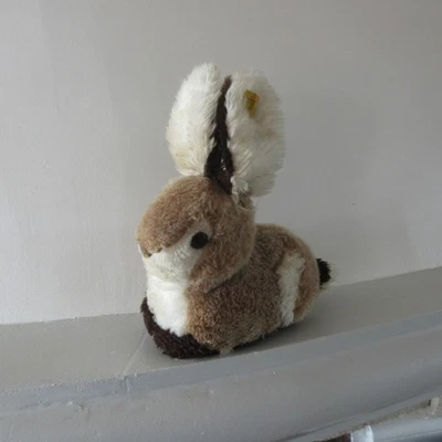 STEIFF ancien : lapin tricolore . longeur 22 cm avec bouton et étiquette 3165/22 - Photo 1/4