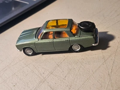 VINTAGE CORGI TOYS 1:43  #275 ROVER 2000TC GREEN WITH TAKE OFF WHEELS CRACKED SR - Image 1 of 4