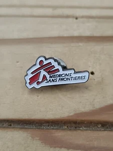 Pin's Pins Pin Enamel 22 ASSOCIATION   Médecins Sans Frontières "MSF"  - Picture 1 of 1