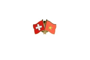 Schweiz - Vietnam Flaggen Pin Fahnen Pins Fahnenpin Flaggenpin Anstecker - Picture 1 of 1