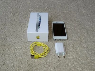 Apple iPhone 5 Weiß in OVP, 16GB ohne Simlock, 1 Jahr Garantie - Bild 1 von 4