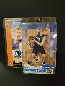 Vintage 2002 NBA Dirk Nowitzki Dallas Mavericks Actionfigur McFARLANE TOYS - Bild 1 von 9