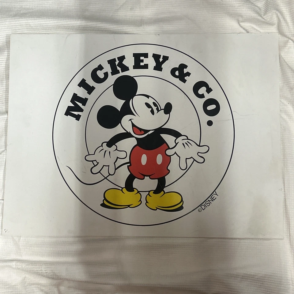 Raro letrero de exhibición vintage de Walt Disney al por menor Mickey & Co. Mickey Mouse 29x21 Foto 1 de 4