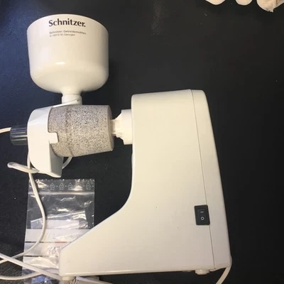 Getreidemühle elektrisch  Jupiter 862 Schnitzer 150 Watt Steinmahlwerk - Bild 1 von 4