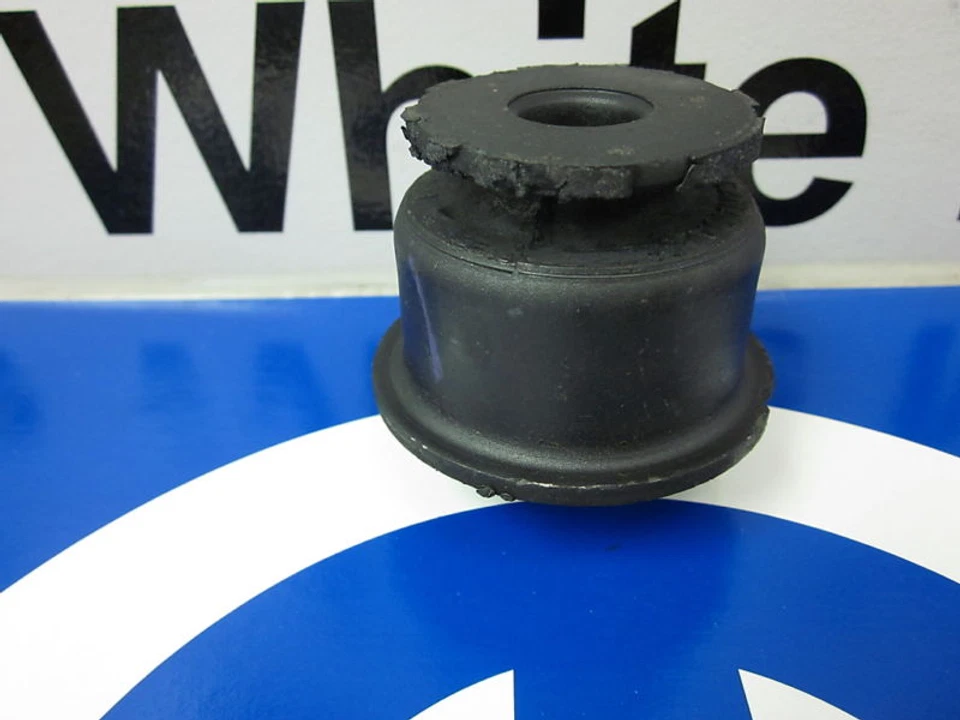 Buje de brazo de control inferior de neón 00-10 PT Cruiser Mopar fabricante original de fábrica Foto 1 de 4