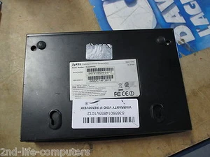 Bloc d'alimentation sans fil ZyXEL Communications P-662HW-D3 802,11g ADSL2+ 4 ports exclus - Photo 1/1