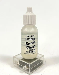 Postwar Lionel 909 1/2 oz SMALL Liquid Smoke Fluid. C8 - Picture 1 of 2