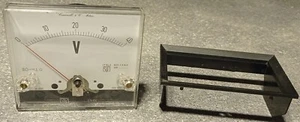 VOLTMETRO ANALOGICO 0-40V DC CASSINELLI & C MILANO 90X78 CON CORNICE PERFETTO - Foto 1 di 6