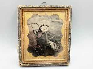 ANTIQUE DAGUERROTYPE PORTRAIT PHOTOGRAPH GLASS BABY IN A PRAM - Foto 1 di 9