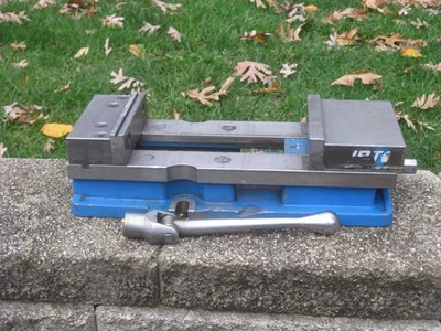 Kurt DX6, 6" Machine / Crossover Vise 9" Opening, Good Condition, W/ Handle - Image 1 of 4