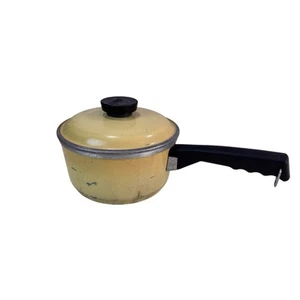 Vintage CLUB Brand Cooking Pot Sauce Pan with Lid Yellow 1.5 quart Aluminum - Picture 1 of 11