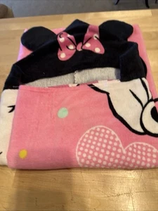 Minnie Mouse Hearts and Polka Dots Hooded Bath, Beach Towel, 22" X 51" - Picture 1 of 4