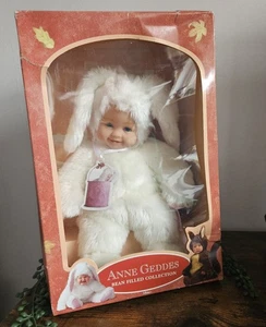 Anne Geddes Baby Bunny Colección Llena de Frijoles en Caja Blanca 2010 - Daño a la Caja - Imagen 1 de 16
