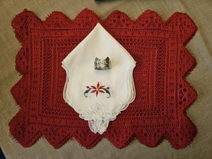 Weihnachten Esstisch 6er Set rote Spitzenmatten, Servietten und Serviettenringe - Bild 1 von 5