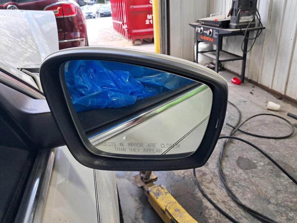 Espejo retrovisor derecho usado se adapta a: Volkswagen Passat Power 2013 sin memoria térmico derecho Foto 1 de 4